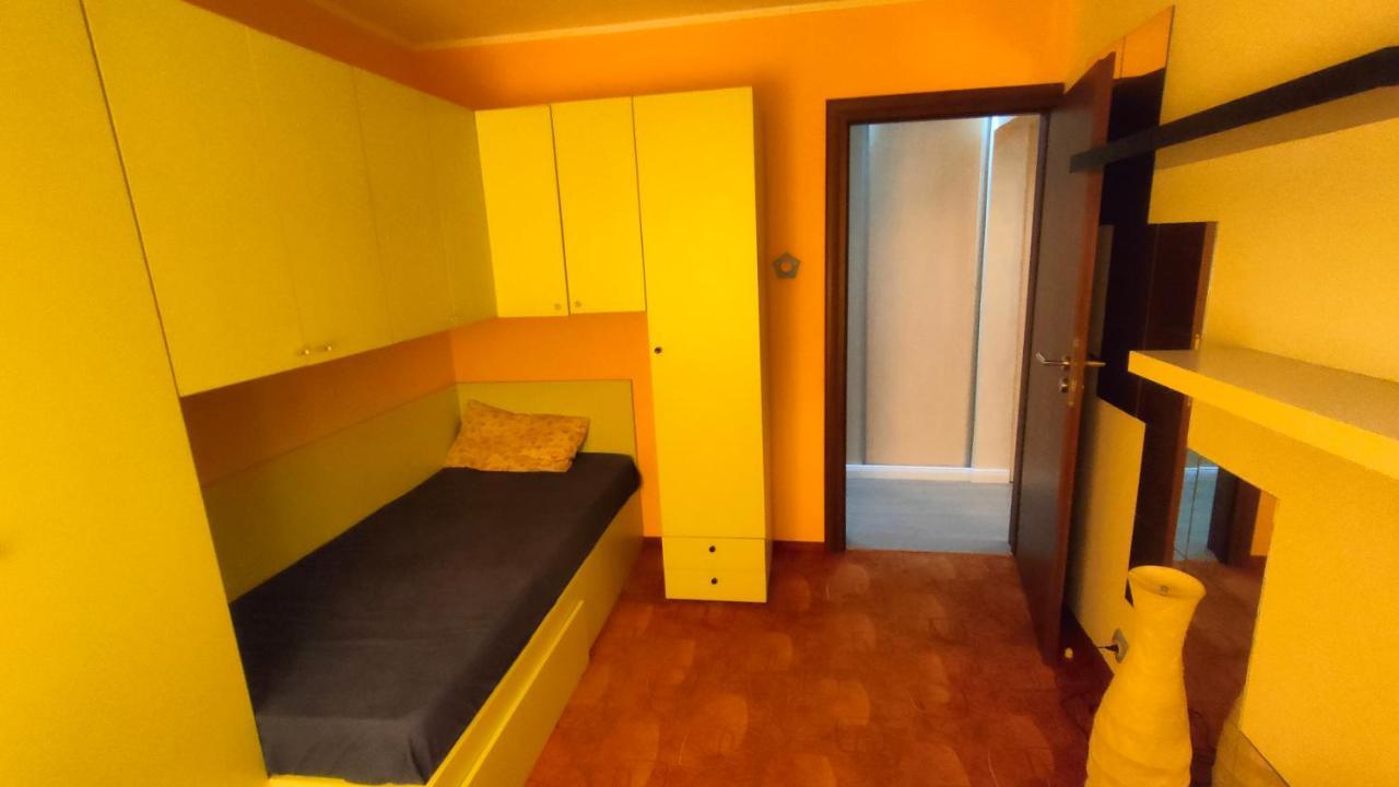 Duck Apartment Bucharest Exterior photo
